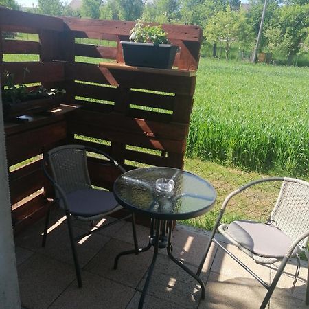 Studio Apartman Krosna Perusic Buitenkant foto