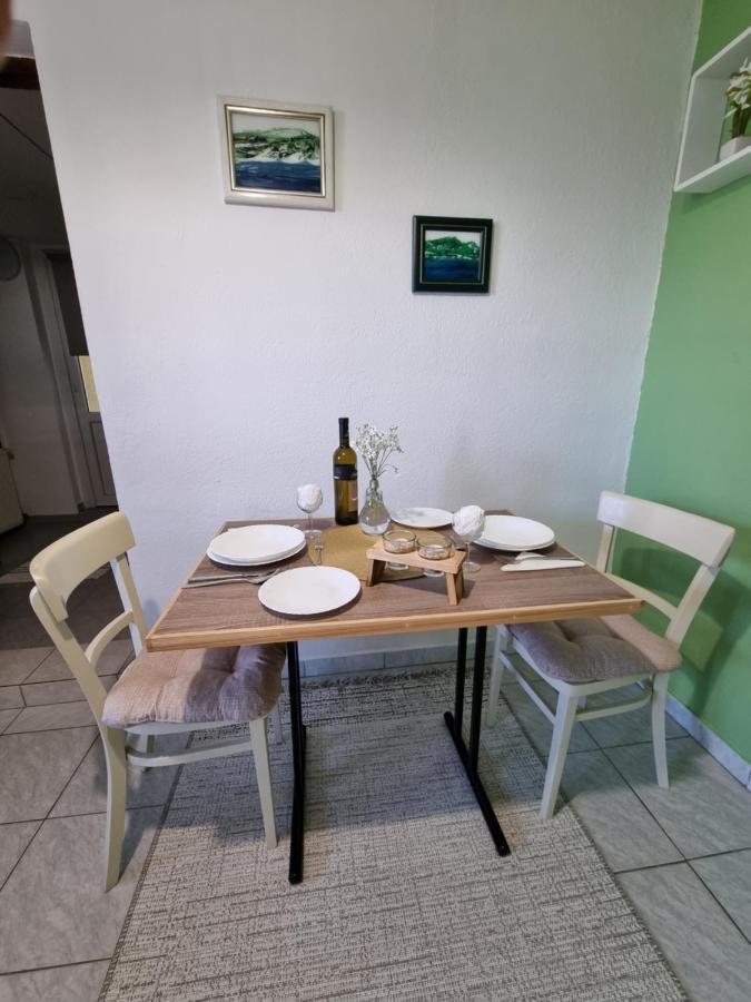 Studio Apartman Krosna Perusic Buitenkant foto
