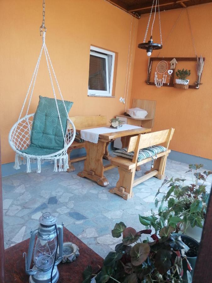 Studio Apartman Krosna Perusic Buitenkant foto