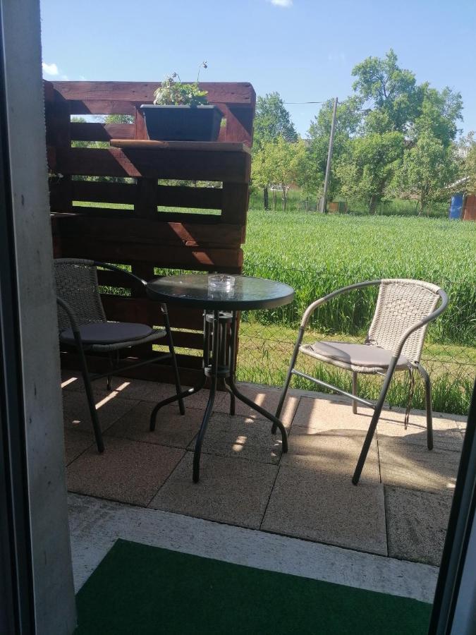 Studio Apartman Krosna Perusic Buitenkant foto
