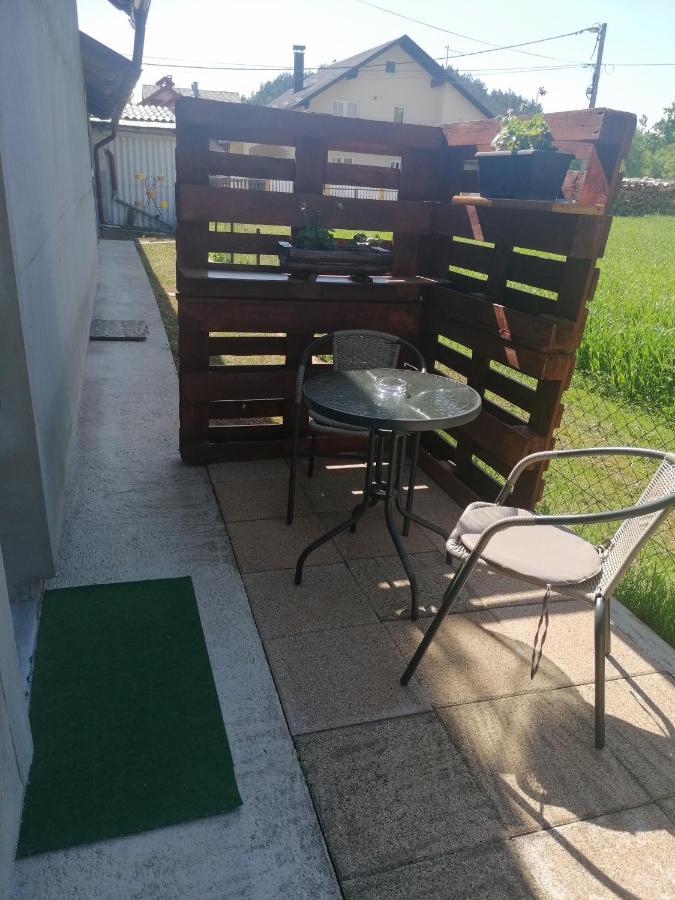 Studio Apartman Krosna Perusic Buitenkant foto
