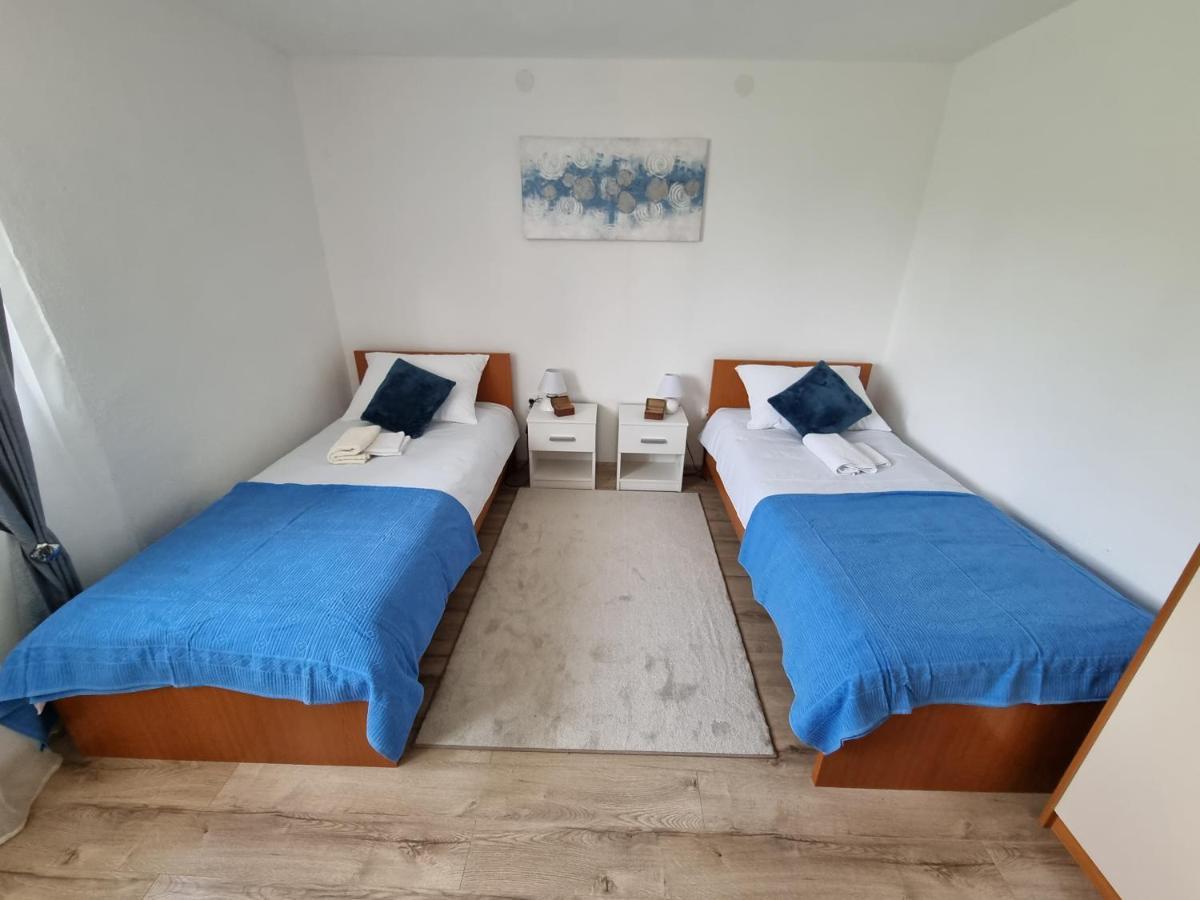 Studio Apartman Krosna Perusic Buitenkant foto