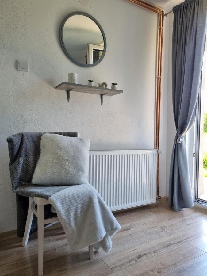 Studio Apartman Krosna Perusic Buitenkant foto