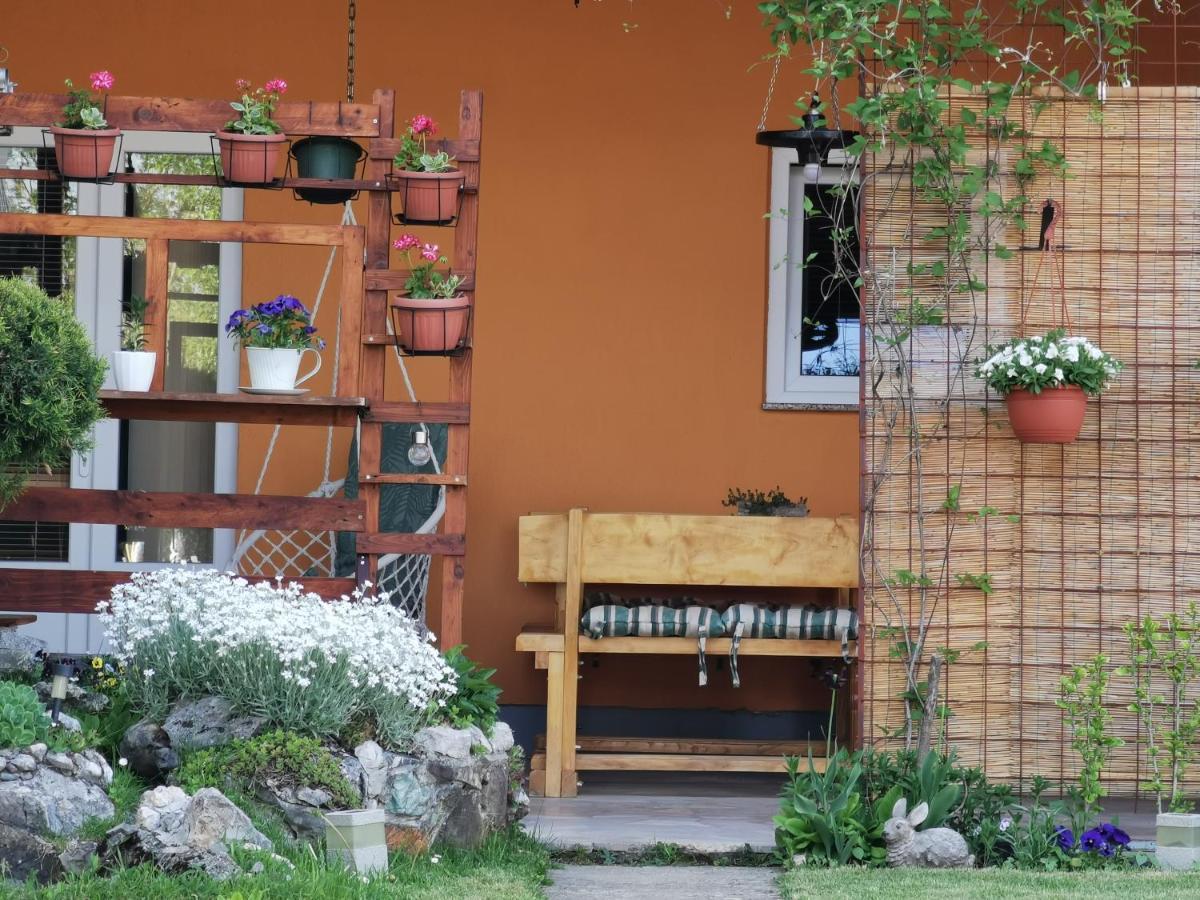 Studio Apartman Krosna Perusic Buitenkant foto