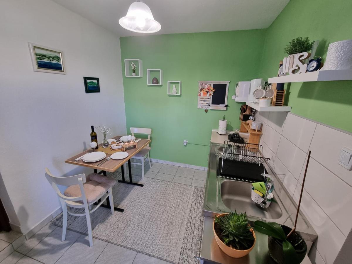 Studio Apartman Krosna Perusic Buitenkant foto