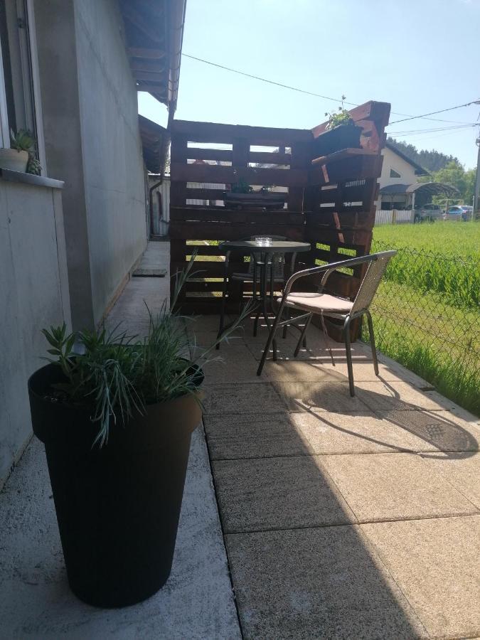 Studio Apartman Krosna Perusic Buitenkant foto