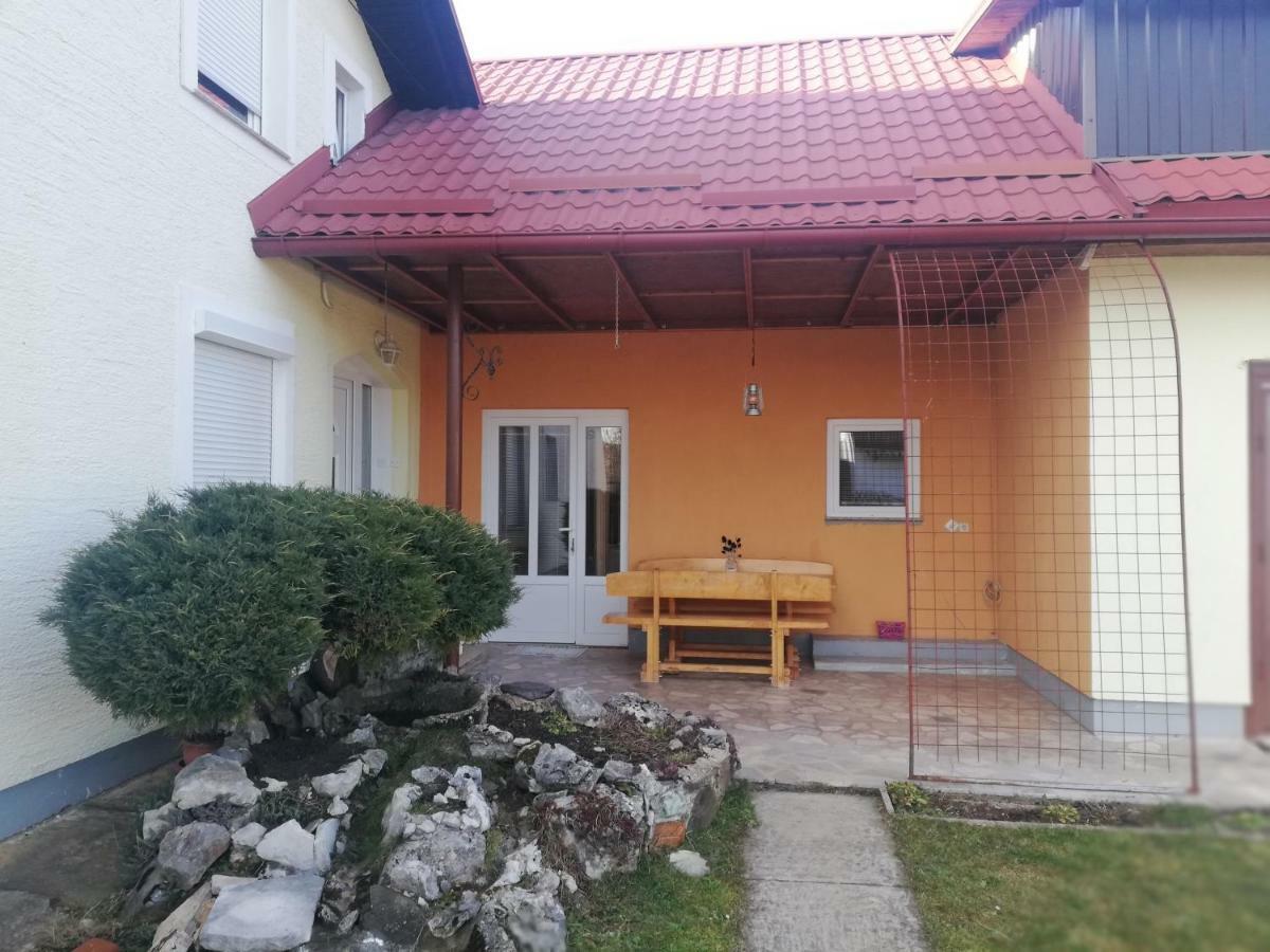 Studio Apartman Krosna Perusic Buitenkant foto