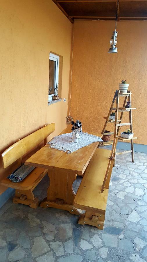 Studio Apartman Krosna Perusic Buitenkant foto