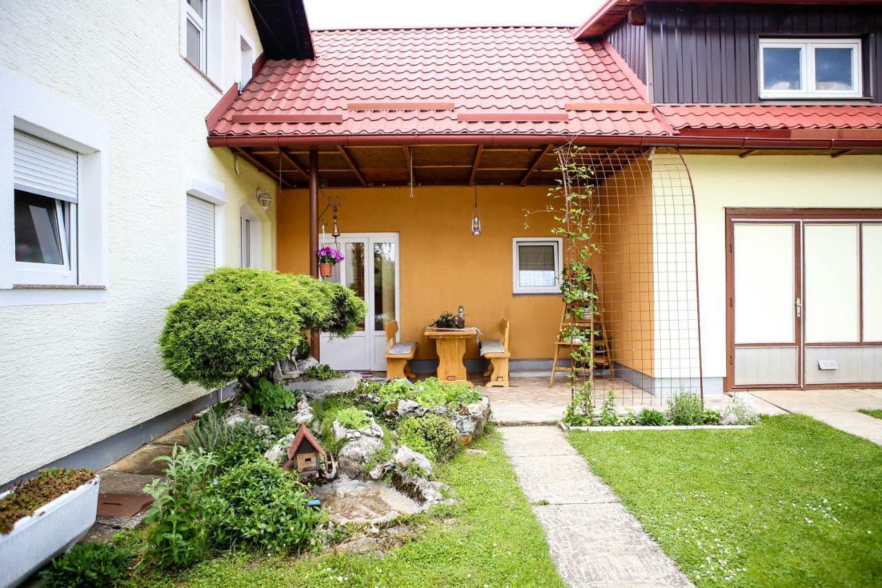 Studio Apartman Krosna Perusic Buitenkant foto
