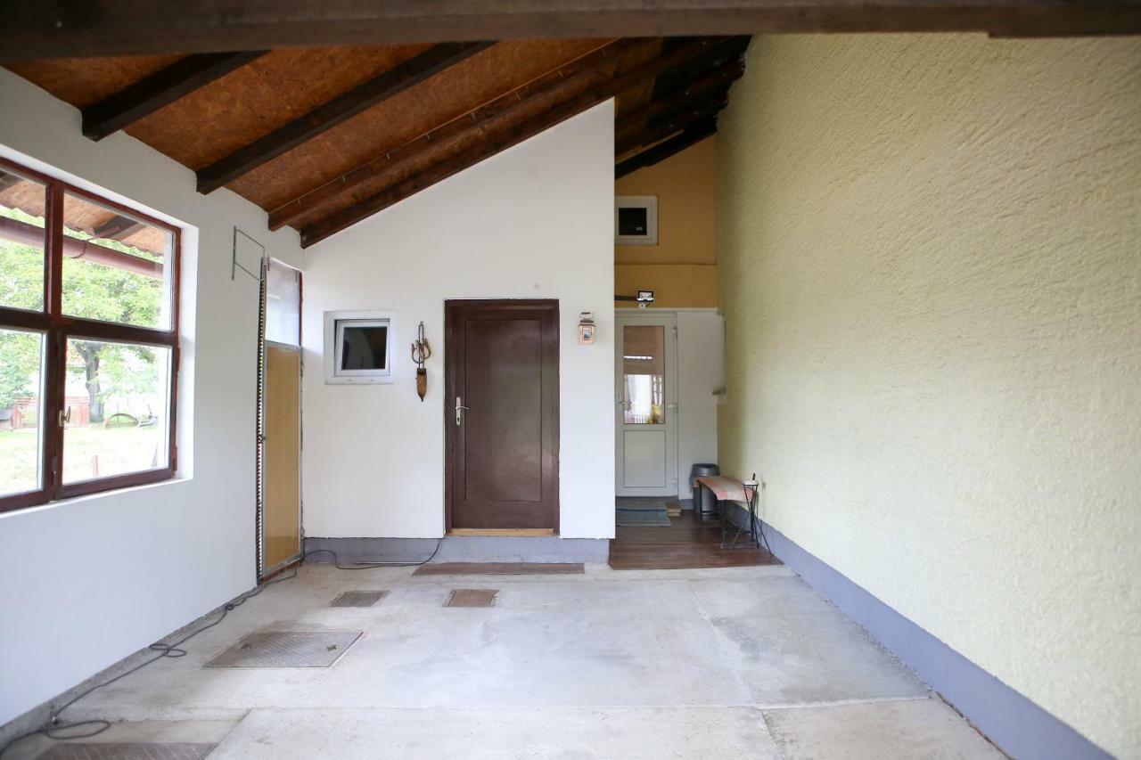 Studio Apartman Krosna Perusic Buitenkant foto